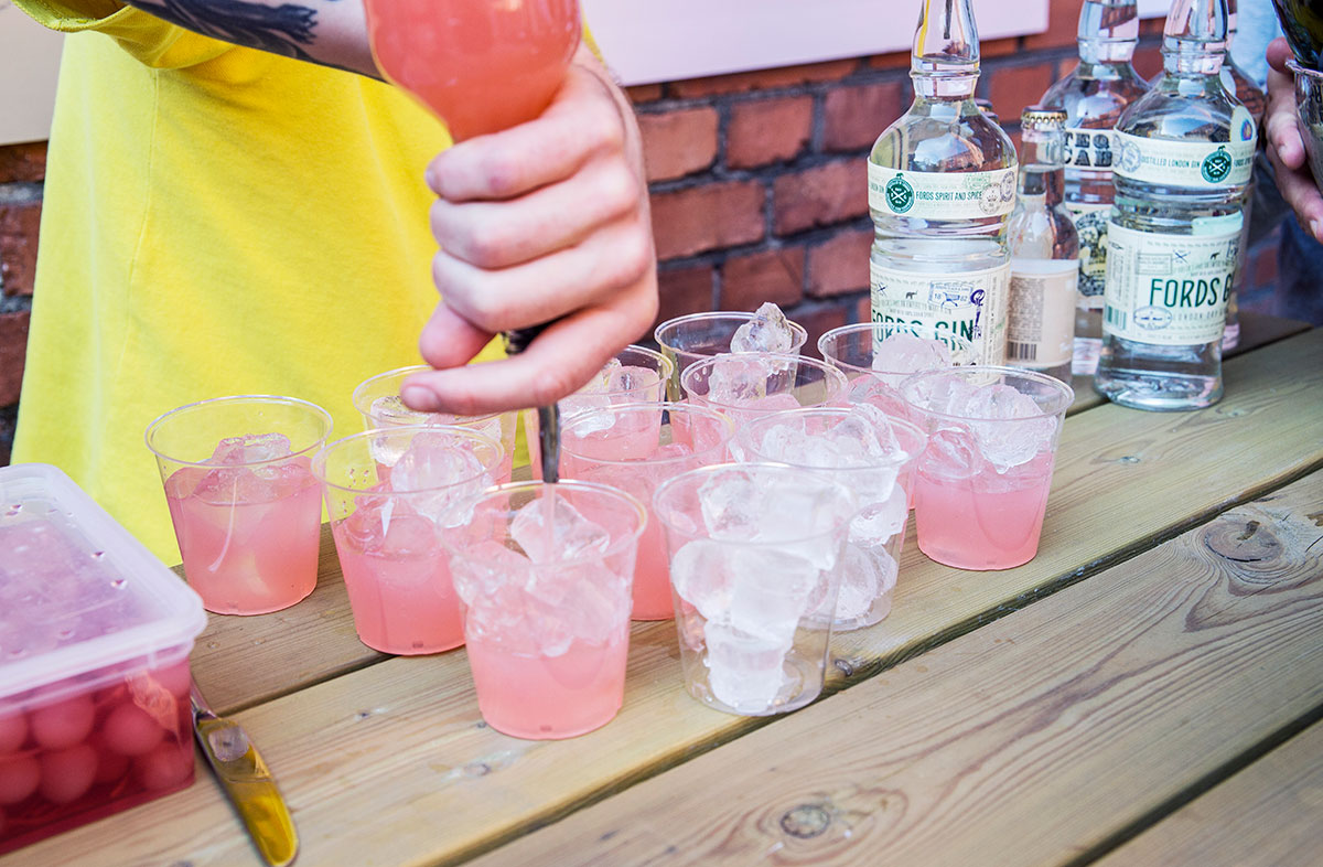 rosa drinkar på eventlokal södermalm
